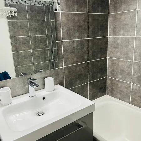 Confortable Centre-ville Apartment